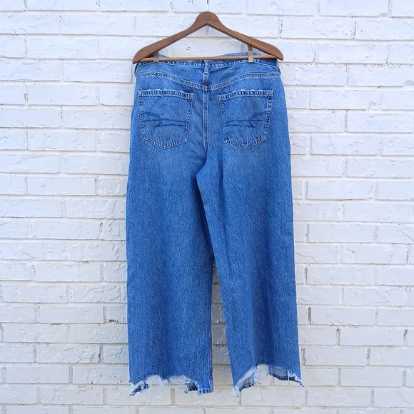 American Eagle Super Highrise Baggy Wide Leg Jeans - Picture 4 of 7